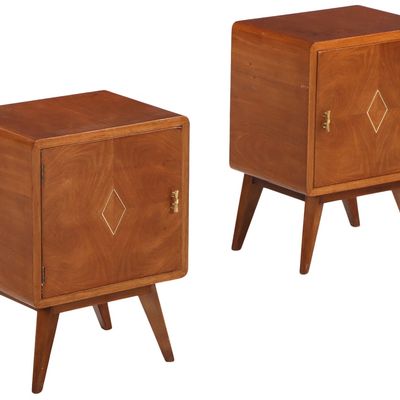 PAIR OF MAHOGANY NIGHT STANDS WITH DIAMOND INLAY IN THE MANNER OF GIO PONTI C 1950.