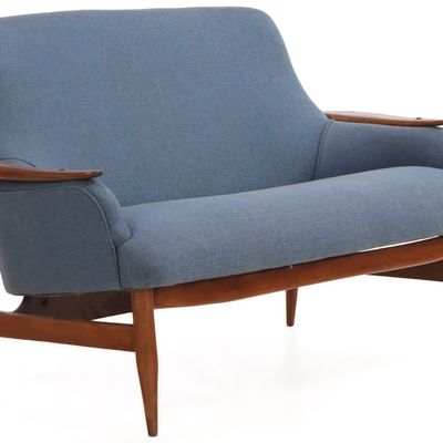 WOOD AND UPHOLSTERED SETTEE IN THE MANNER OF FINN JUHL C 1955 HAVING NEW FABRIC.