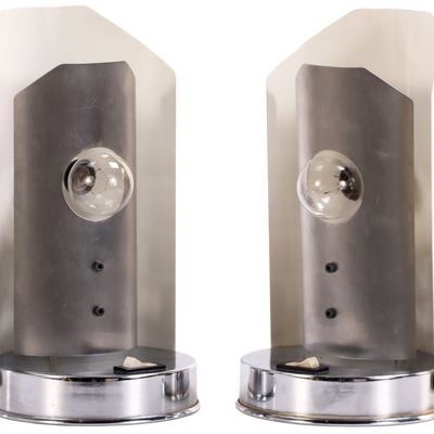 A PAIR OF ITALIAN MODERN TABLE LAMPS OF CHROME AND WHITE ENAMELED METAL C. 1970