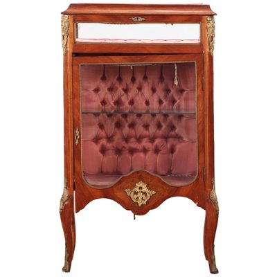 BRONZE MOUNTED GLASS FRONT VITRINE IN THE LOUIS XV STYLE HAVING A SILK LINING AND BRONZE MOUNTS,