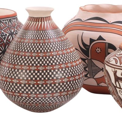 FOUR NATIVE AMERICAN POTTERY VESSELS INCLUDING NOREEN SIMPLICIO, R. SIOW, A. KELSEY AND ONE