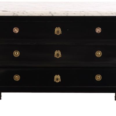 AN EBONIZED MAHOGANY LOUIS XV STYLE MARBLE TOP COMMODE HAVING BRONZE HARDWARE C 1940.