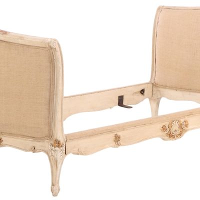 FRENCH LOUIS XV STYLE PAINTED AND GILTWOOD DAYBED C 1920 WITH NEW FABRIC. DISMANTLES.