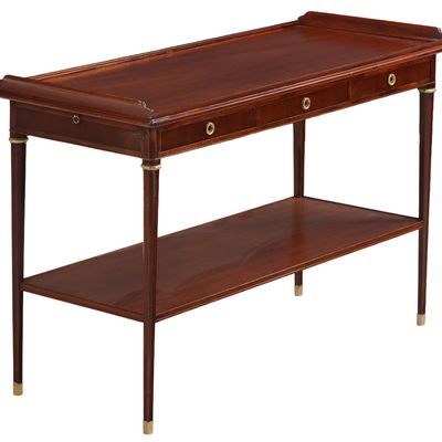 A QUALITY MAHOGANY SERVER HAVING THREE DRAWERS, BRONZE MOUNTS, LEATHER PULL OUT SLIDES AND RESTING