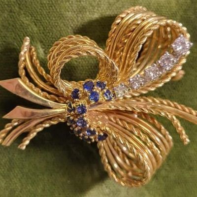 18K yellow gold diamonds & sapphire bow brooch