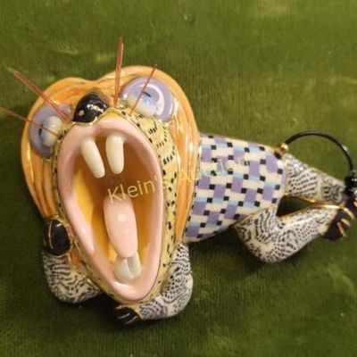 cynthia chuang porcelain brooch roaring lion