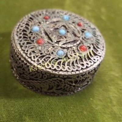 vtg snuff or pill box silver? w/ filigree!