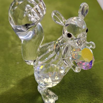 Sale Photo Thumbnail #37: swarovski squirrel holding a diamond in orip pkg