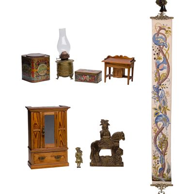 Sale Photo Thumbnail #241: Decorative Object Assortment