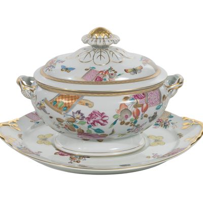 Sale Photo Thumbnail #220: Mottahedeh Vista Alegre Lidded Tureen