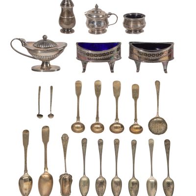 Sale Photo Thumbnail #520: English Sterling Silver Object Assortment