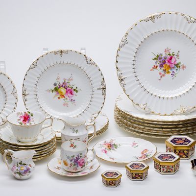 Sale Photo Thumbnail #222: Royal Crown Derby Ashby Partial China Service