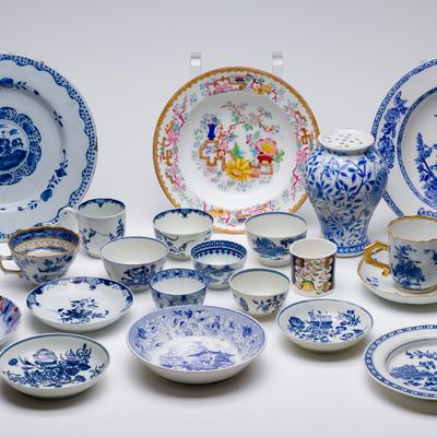 Sale Photo Thumbnail #195: English Chinoiserie Porcelain Assortment