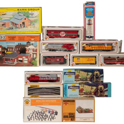 Sale Photo Thumbnail #403: HO Scale Train and Accessory Assortment