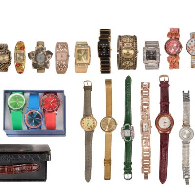 Sale Photo Thumbnail #434: Wristwatch Assortment