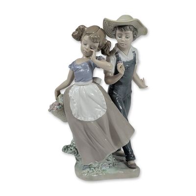 Lladro Spain Glazed Porcelain Love in Bloom Figurine