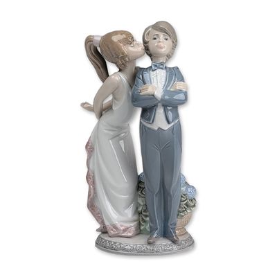 Lladro Glazed Porcelain Figurine, Lets Make Up 01005555