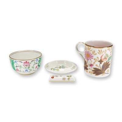 4pc Wedgwood Floral Decorated Items Including Mug Bowl Etruria Dish and Knife Rest