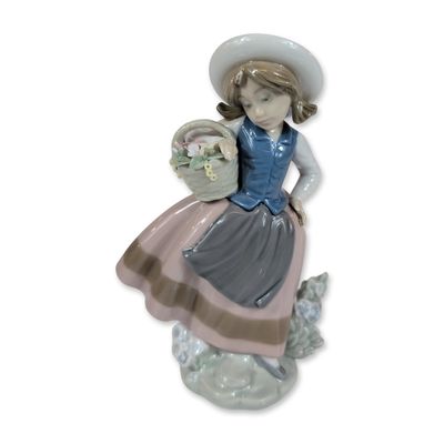 Lladro Sweet Scent Porcelain Figurine 5221