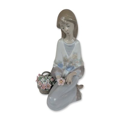 Lladro Flower Song Porcelain Figurine 7607