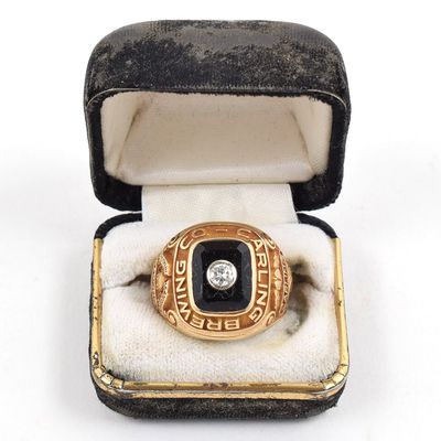 Sale Photo Thumbnail #490: Carling Brewing 1960s 30 Year Service Gold Ring