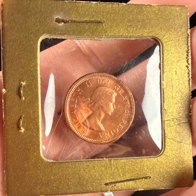 1962 Canada 1 Cent Bronze Coin with Curved Planchet Clip Error