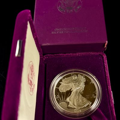 US 1995-P Proof American Eagle One Ounce Silver Bullion Coin with OGP