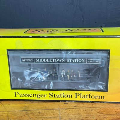 Sale Photo Thumbnail #139: RailKing by MTH Electric Trains Passenger Station Platform Item 30-9006