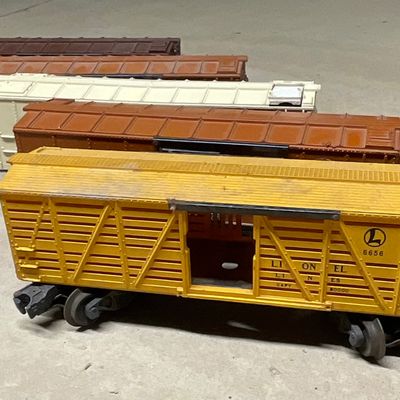 Sale Photo Thumbnail #102: Five Lionel Postwar O Gauge Model Train Freight Cars
