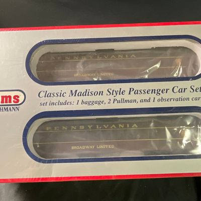 Sale Photo Thumbnail #6: A Set of Four Williams by Bachmann O Gauge Madison Style Pennsylvania Railroad Passenger Cars