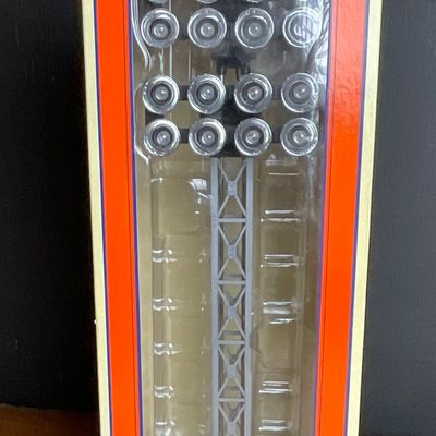 Sale Photo Thumbnail #138: Lionel O-Gauge Double Floodlight Tower Model 6-24103 in Original Box