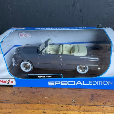 Sale Photo Thumbnail #188: Maisto Special Edition 1/18 Scale 1949 Ford Convertible Die-cast Model Car