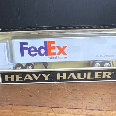 Sale Photo Thumbnail #165: K-Line Electric Trains Heavy Hauler O Scale FedEx Tractor-Trailer K-8138TT