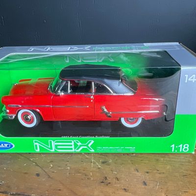 Sale Photo Thumbnail #191: Welly NEX Models 1:18 Scale 1953 Ford Crestline Sunliner