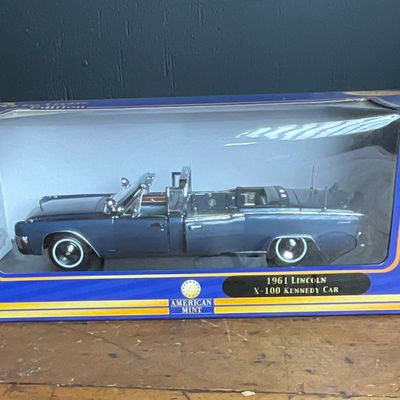 Sale Photo Thumbnail #166: American Mint Premium Edition 1961 Lincoln Continental X-100 Kennedy Car