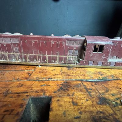 Sale Photo Thumbnail #205: Lionel O-Gauge Postwar Diesel Switcher Locomotive for Parts or Restoration