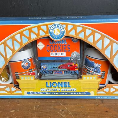 Sale Photo Thumbnail #172: Lionel Collector's Crossing Gift Set with Two Mugs, Miniature Locomotive, and Cookies