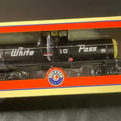 Sale Photo Thumbnail #34: Lionel O Gauge White Pass and Yukon Tank Car Road Number 10 No. 6-29632
