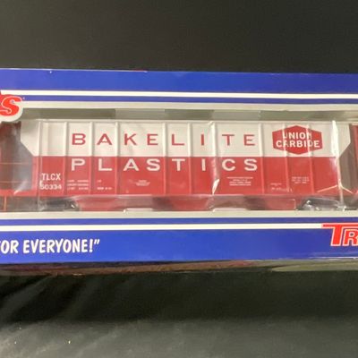 Sale Photo Thumbnail #51: Atlas O Trainman 3-Bay PS-2 Hopper Car Union Carbide Bakelite Plastics TLCX 50334