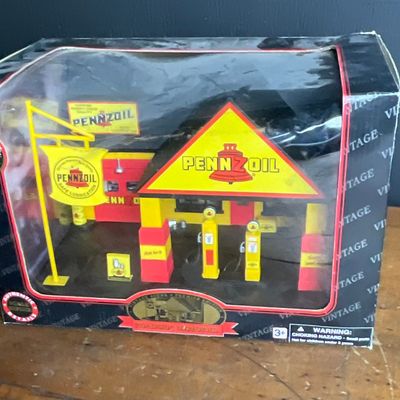 Sale Photo Thumbnail #150: Golden Wheel Roadside Memories Pennzoil Gas Station Set in Original Box