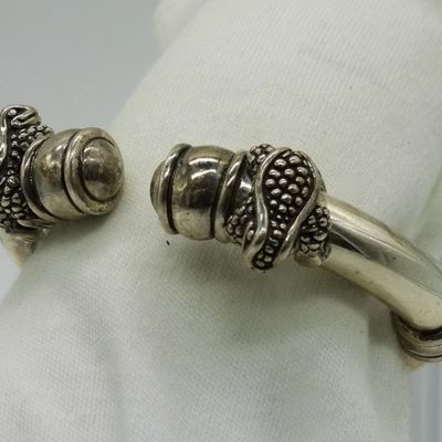 Kieselstein-Cord, Sterling Frog Hinged Bangle