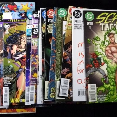 Sale Photo Thumbnail #310: (18) Modern DC Mixed Comic Lot