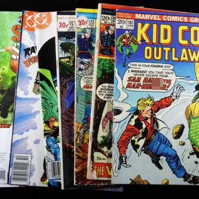Sale Photo Thumbnail #311: (8) DC & Marvel Mixed Lot