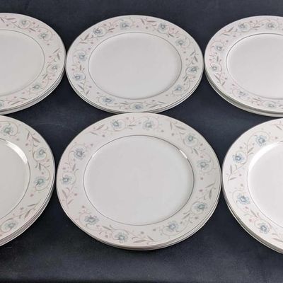 Set of 12 English Garden Porcelain Dinner Plates