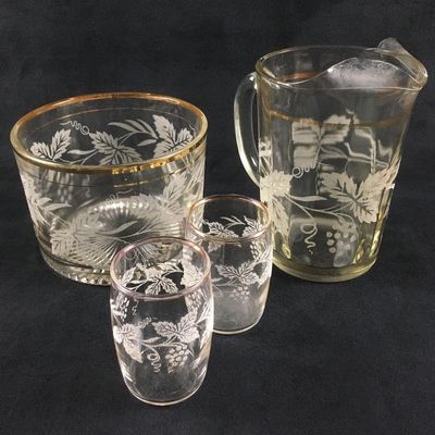 Bartlett Collins Grapevine Frosted Design Glassware Set