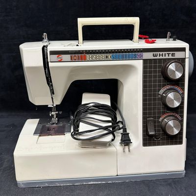 White Rotary Zig Zag Sewing Machine With Case And Accessories