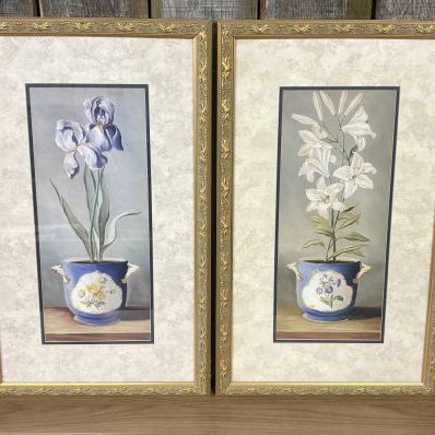 Sale Photo Thumbnail #387: G. de Villeneuve A Pair of Botanical Porcelain de Paris Offset Lithographs