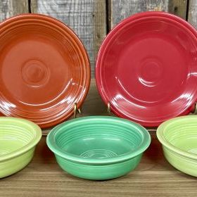 Sale Photo Thumbnail #343: A 5-Piece Lot of Homer Laughlin Fiesta Glazed Earthenware Plates and Bowls
