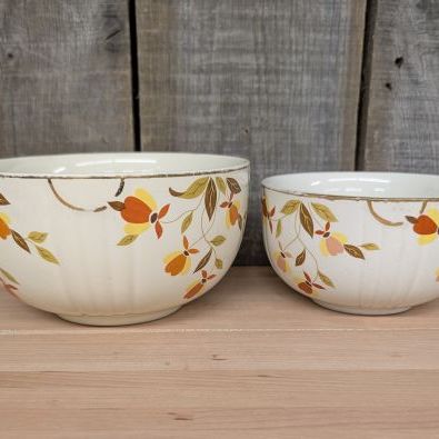 Sale Photo Thumbnail #267: A Pair of Hall's Superior Quality Kitchenware Autumn Leaf Nesting Bowls