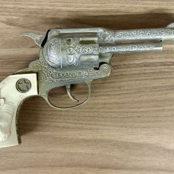 Sale Photo Thumbnail #92: Hubley Texan Jr. Break-Open Toy Cap Gun